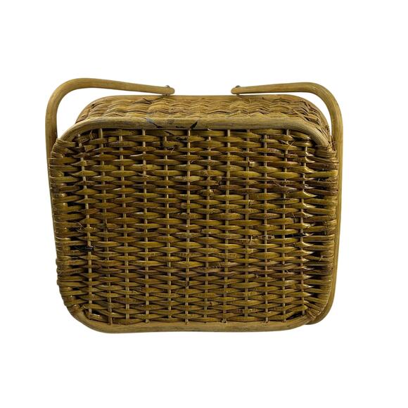 Wicker Vintage Picnic Basket Lined with Double Handles - Picture 13 of 14